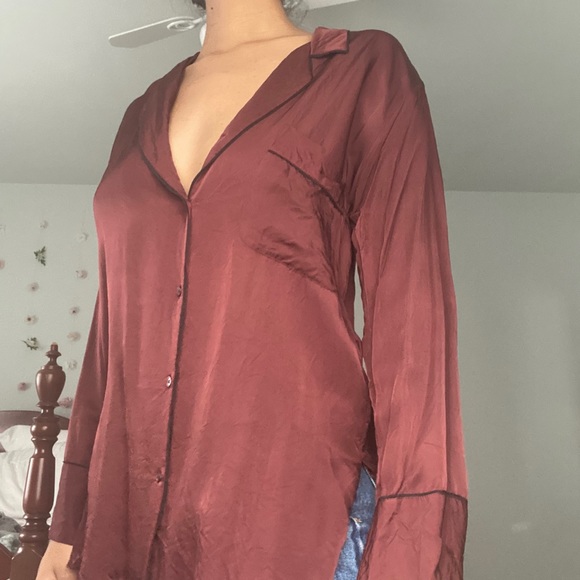 Aritzia Silk button down SIZE: S - Picture 5 of 5